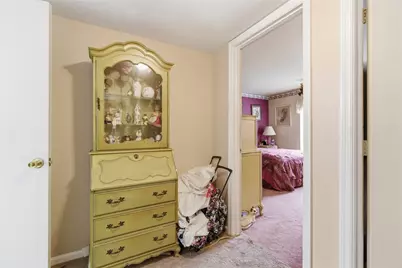 920 Margarite Dr #J, Scott Township, PA 15216 - Photo 5