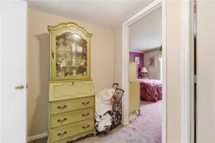 920 Margarite Dr, Scott Township, PA 15216 - Photo 5