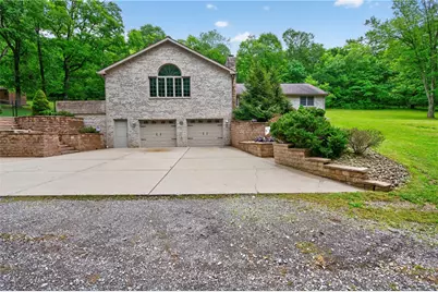 121 Spillway Ln, Oakland Township, PA 16001 - Photo 3