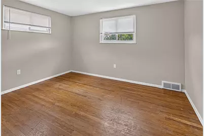1025 Catherine Dr, Conway, PA 15027 - Photo 19