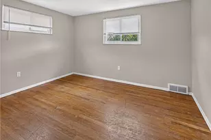 1025 Catherine Dr, Conway, PA 15027 - Photo 19