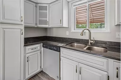 1025 Catherine Dr, Conway, PA 15027 - Photo 9