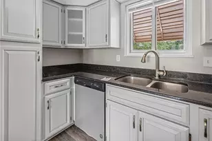 1025 Catherine Dr, Conway, PA 15027 - Photo 9