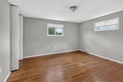 1025 Catherine Dr, Conway, PA 15027 - Photo 17