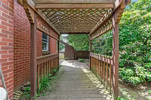 330 Klamath Dr, Robinson Twp, PA 15205 - Photo 3
