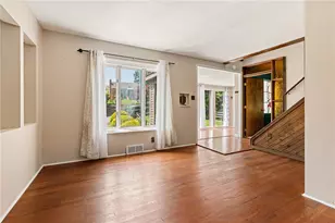 330 Klamath Dr, Robinson Twp, PA 15205 - Photo 9