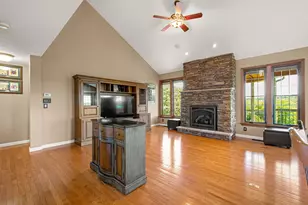 1734 Queens Dr, South Park, PA 15129 - Photo 9