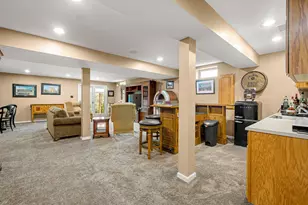 1734 Queens Dr, South Park, PA 15129 - Photo 29