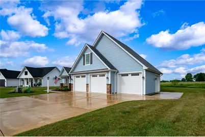 314 Nicklaus Ct, Liberty Township, PA 16127 - Photo 3