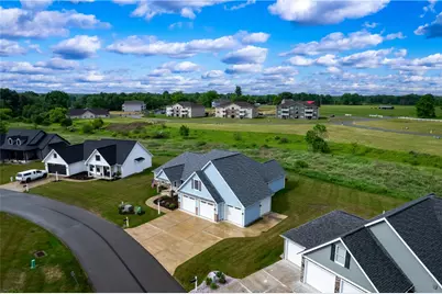 314 Nicklaus Ct, Liberty Township, PA 16127 - Photo 9