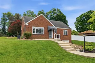 212 Patton Dr, Moon/Crescent Twp, PA 15108 - Photo 3
