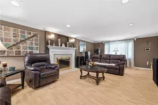 131 Elm Rd, Ross Twp, PA 15237 - Photo 9