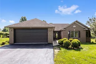 108 Winfield Manor Dr, Adams Township, PA 16046 - Photo 3