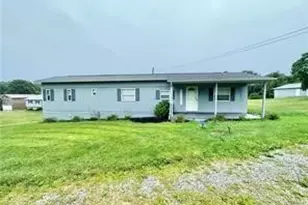 398 Walnut Hill Rd, Uniontown, PA 15401 - Photo 1
