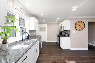 431 Sunset Dr, Center Township, PA 16001 - Photo 13
