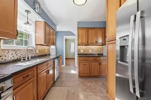 919 Tropical Ave, Beechview, PA 15216 - Photo 17