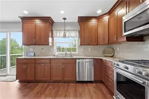 2225 Watchfield Dr, South Park, PA 15129 - Photo 9