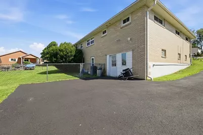 100 Burbank Dr, Hempfield Township, PA 15642 - Photo 29