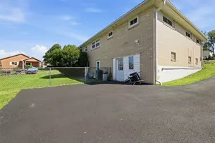 100 Burbank Dr, Hempfield Township, PA 15642 - Photo 29