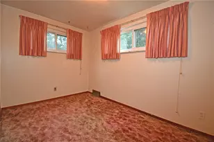 564 Marylea Ave, Pittsburgh, PA 15227 - Photo 17