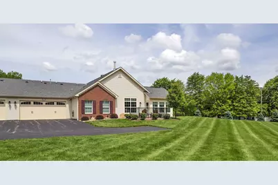 6153 Heatherfield Ct, Lancaster Township, PA 16037 - Photo 5