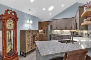 6153 Heatherfield Ct, Lancaster Township, PA 16037 - Photo 17