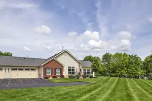 6153 Heatherfield Ct, Lancaster Township, PA 16037 - Photo 5