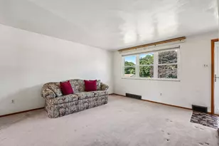 128 Louis Dr, Stowe Township, PA 15136 - Photo 5