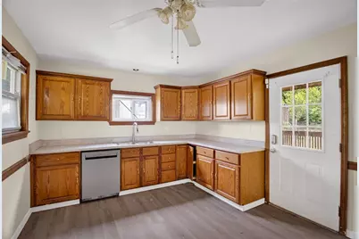 906 1st St, McKees Rocks, PA 15136 - Photo 11