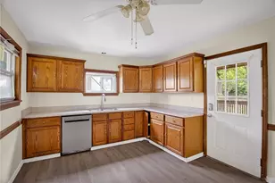906 1st St, McKees Rocks, PA 15136 - Photo 11