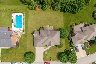 809 Rembrandt Cir, Hempfield Township, PA 15642 - Photo 5