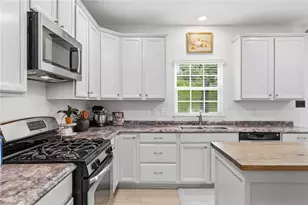 174 Broadstone Dr, Adams Township, PA 16046 - Photo 11
