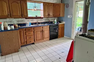 2704 Edith Dr, Lower Burrell, PA 15068 - Photo 7