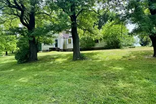 2704 Edith Dr, Lower Burrell, PA 15068 - Photo 1
