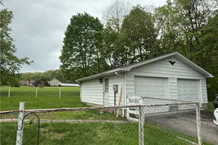 553 Seward St, Saint Clair Township, PA 15954 - Photo 3