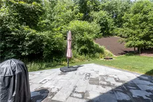 121 Shelbourne Dr, Moon/Crescent Twp, PA 15108 - Photo 5