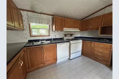 1 Grandview Dr #13, Perry Township, PA 16130 - Photo 3