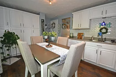 402 Hickory Cir, Canonsburg, PA 15317 - Photo 9