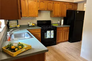 932 Forest Green Dr, Moon/Crescent Twp, PA 15108 - Photo 9