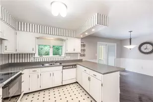 2705 Bingham Dr, Pittsburgh, PA 15241 - Photo 11