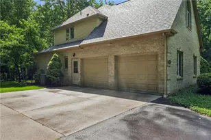 406 Settlers Village Cir, Cranberry Township, PA 16066 - Photo 3