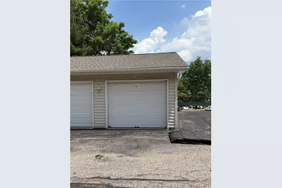 2106 Lenox Dr, Bethel Park, PA 15102 - Photo 3