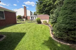 556 Sangree Rd, Ross Twp, PA 15237 - Photo 9