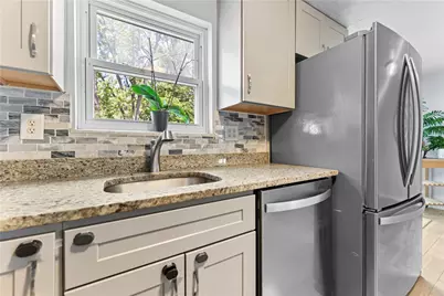 1296 Snee Dr, South Park, PA 15236 - Photo 11