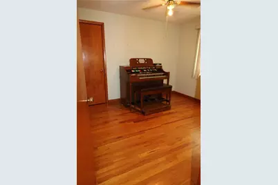 277 Oaklyn Rd, Bethel Park, PA 15102 - Photo 11