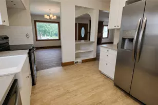 2201 Delaware Ave, New Castle, PA 16105 - Photo 17