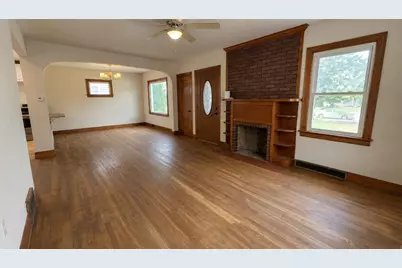 2201 Delaware Ave, New Castle, PA 16105 - Photo 11