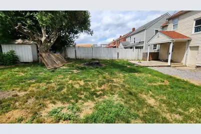 2201 Delaware Ave, New Castle, PA 16105 - Photo 5