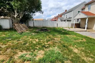 2201 Delaware Ave, New Castle, PA 16105 - Photo 5
