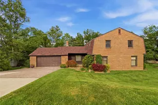 124 Windsor Ct, Monroeville, PA 15146 - Photo 1